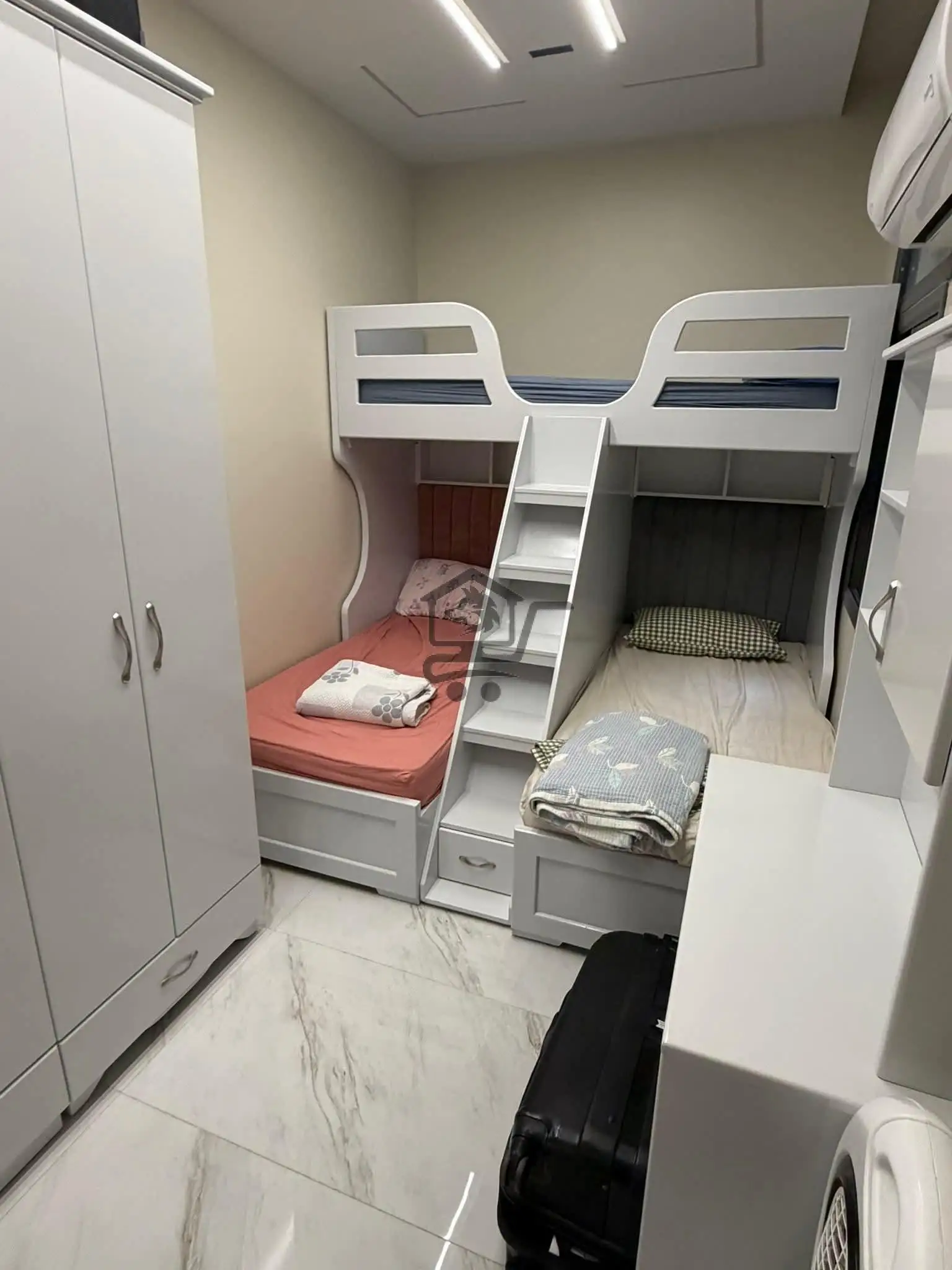 شقة بإكساء وفرش سوبر ديلوكس - الصورة 1