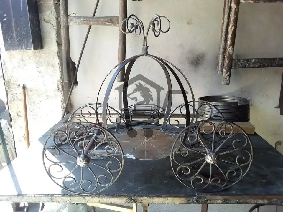 الورشة الفنية للحدادة الفرنجية - الصورة 2