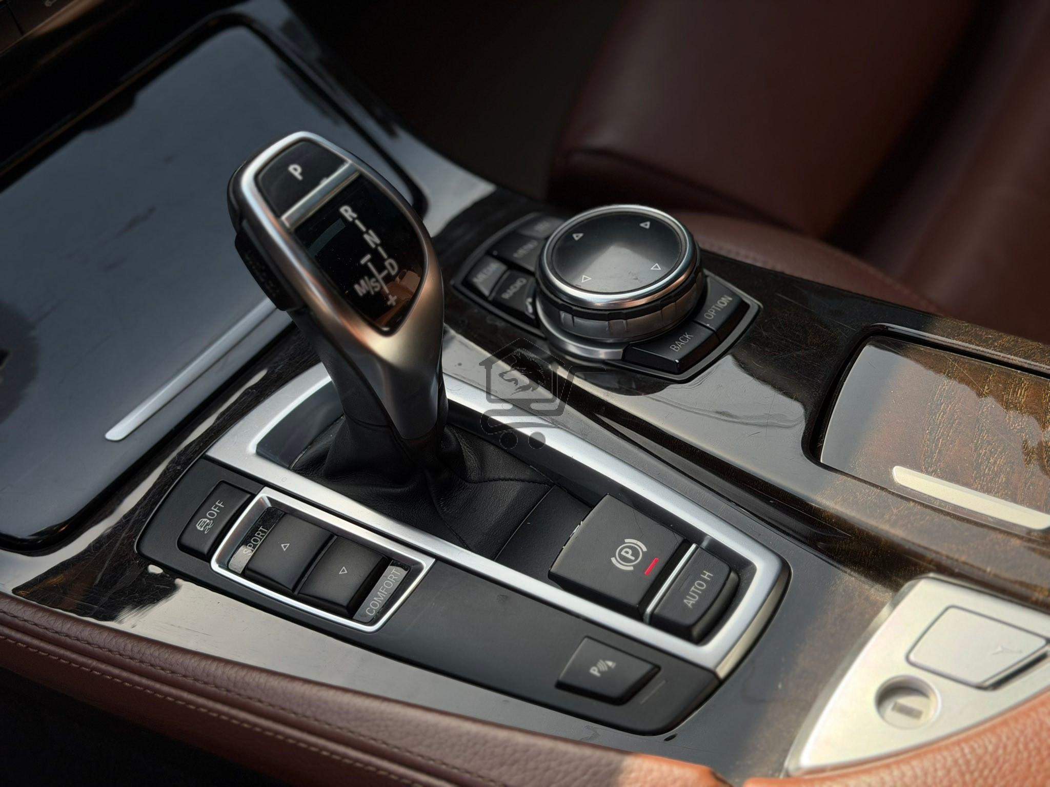 BMW 528i 2014 - الصورة 9