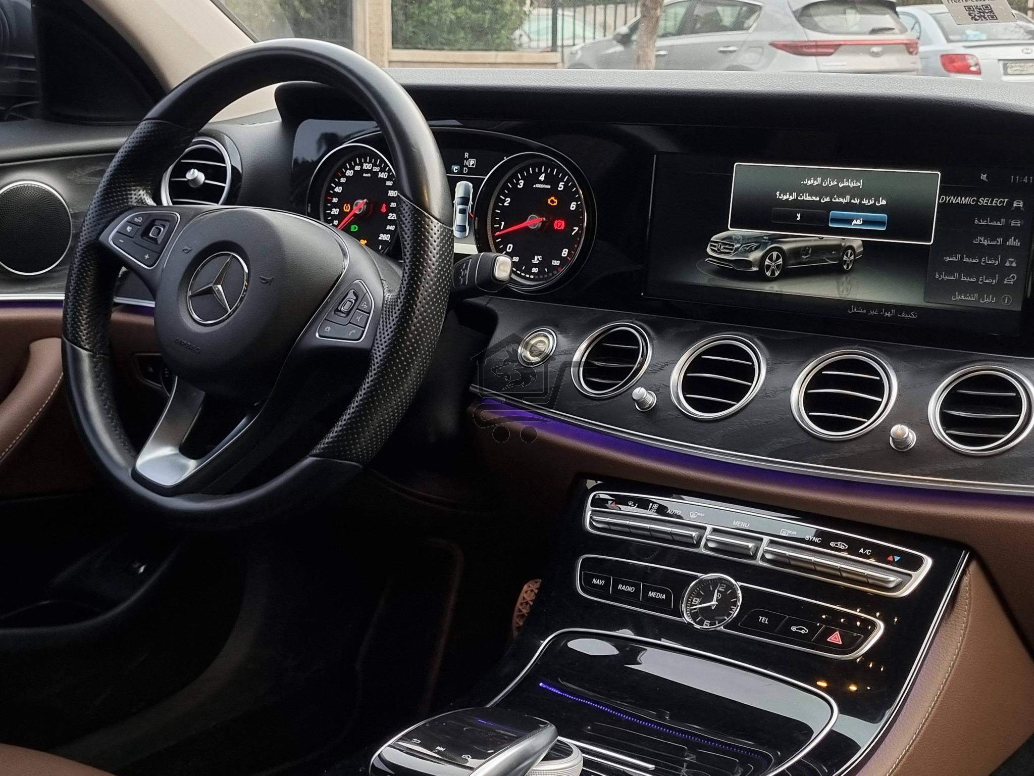 Mercedes-Benz E200 - الصورة 8