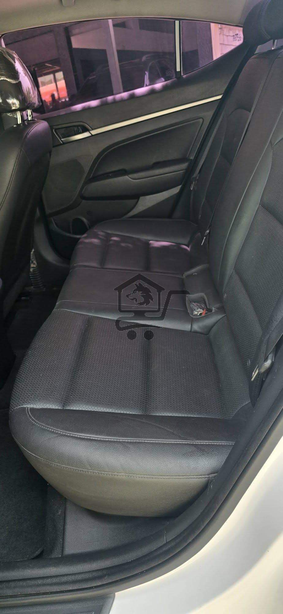 Hyundai Elantra 2018 - الصورة 8