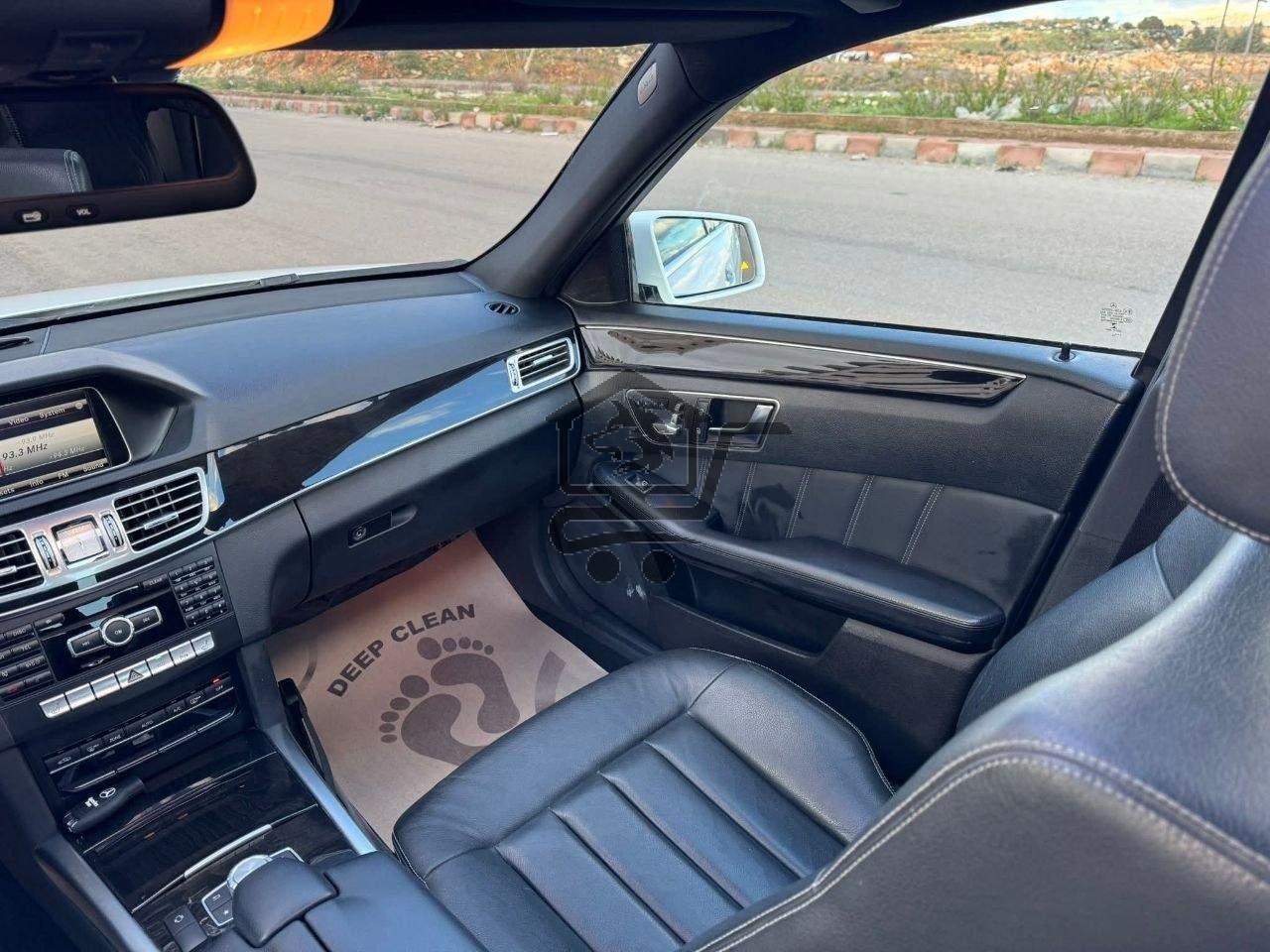 Mercedes-Benz E300 - الصورة 9