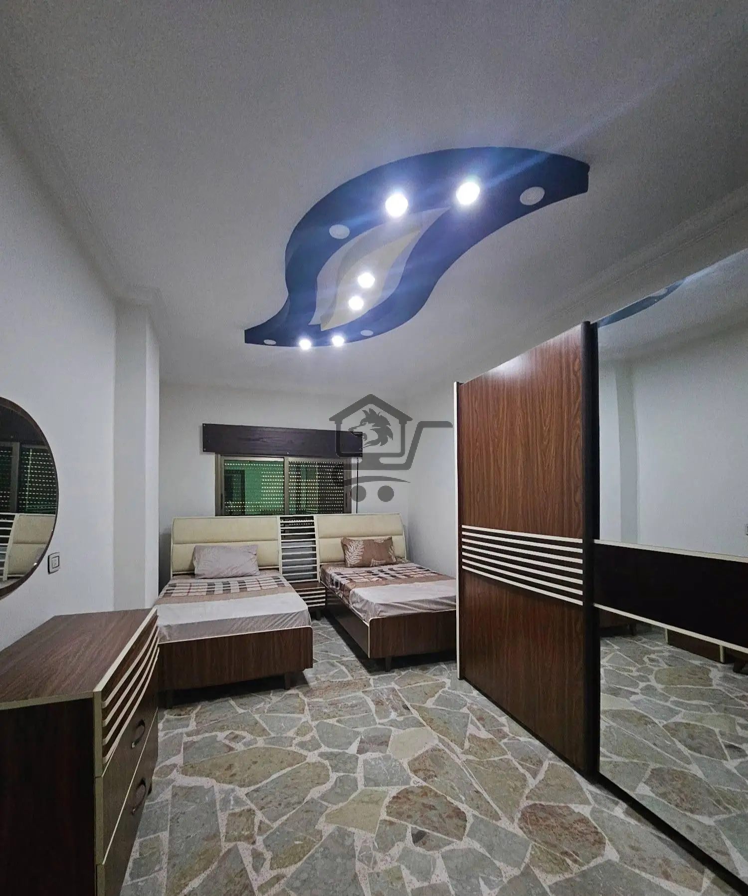 عقار للبيع  ب مساحة واسعة جدا " وبسعر إقتصادي - الصورة 1