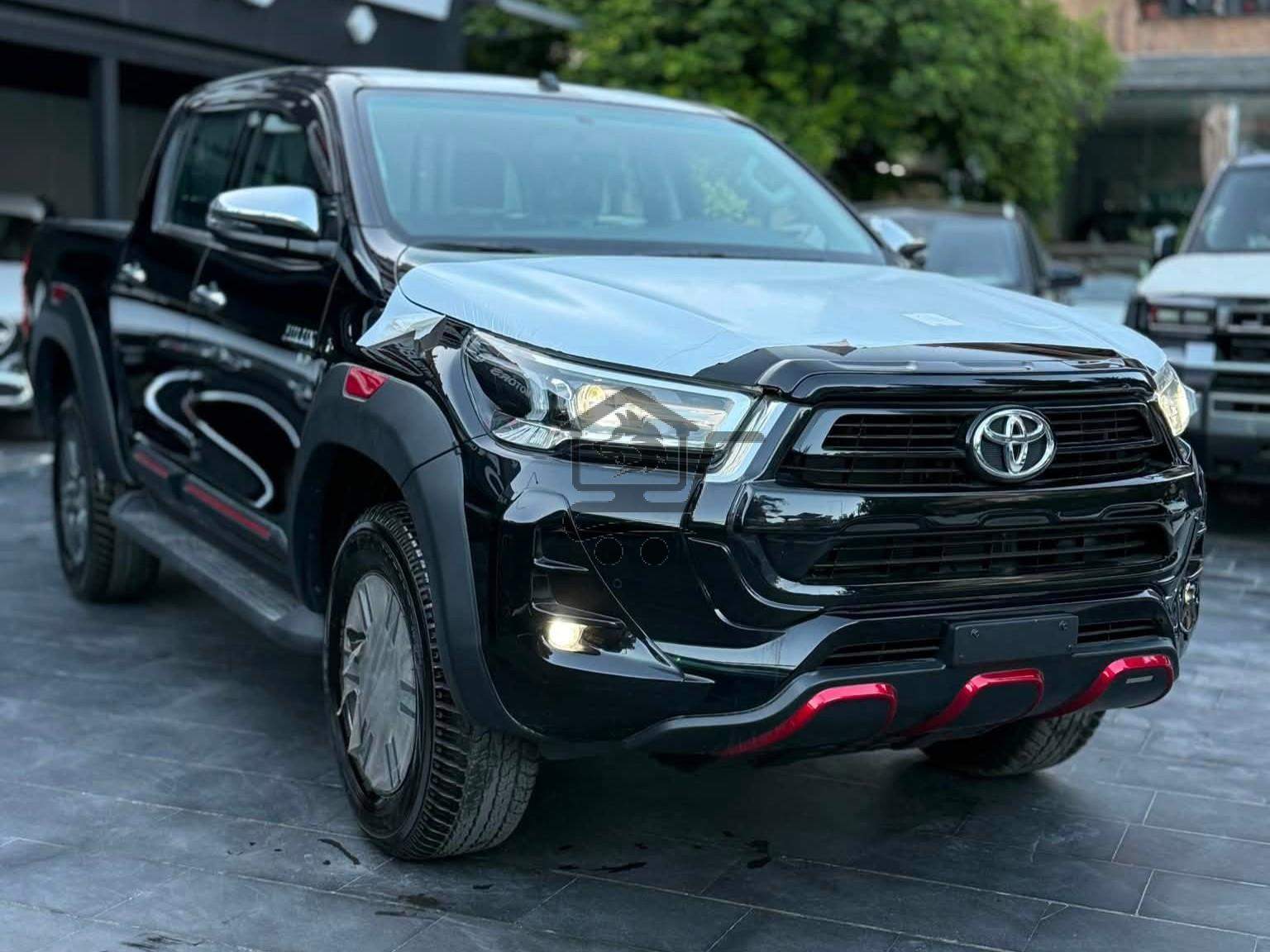 Toyota Hilux SR5 - الصورة 3