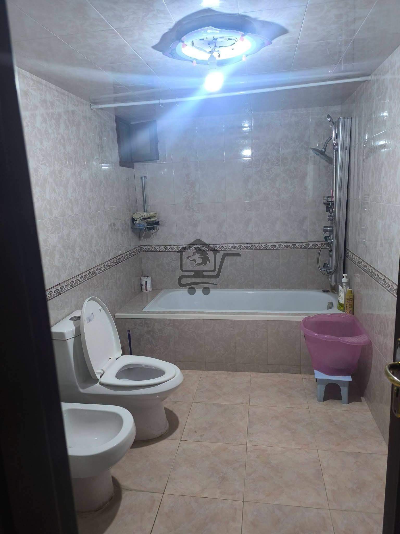 منزل بمساحة واسعة - الصورة 2