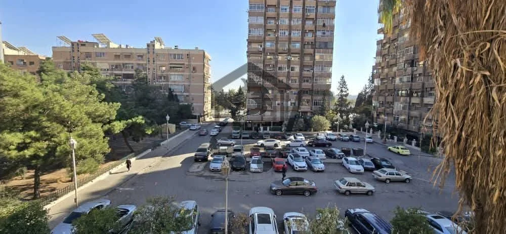 للبيع بيت في شرقي ركن الدين - الصورة 1