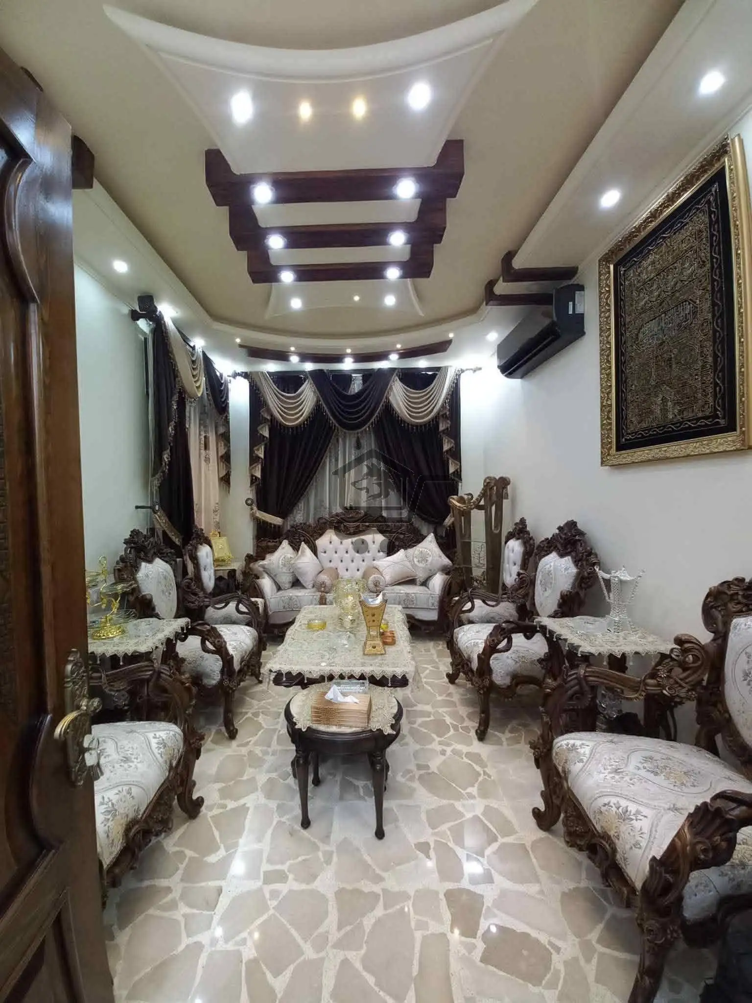 منزل فاخر للبيع - الصورة 2