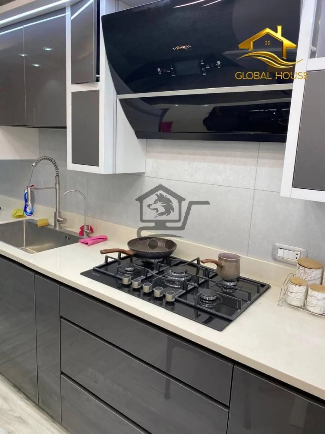 شقة مؤلفة من غرفتين مع فرش - الصورة 2