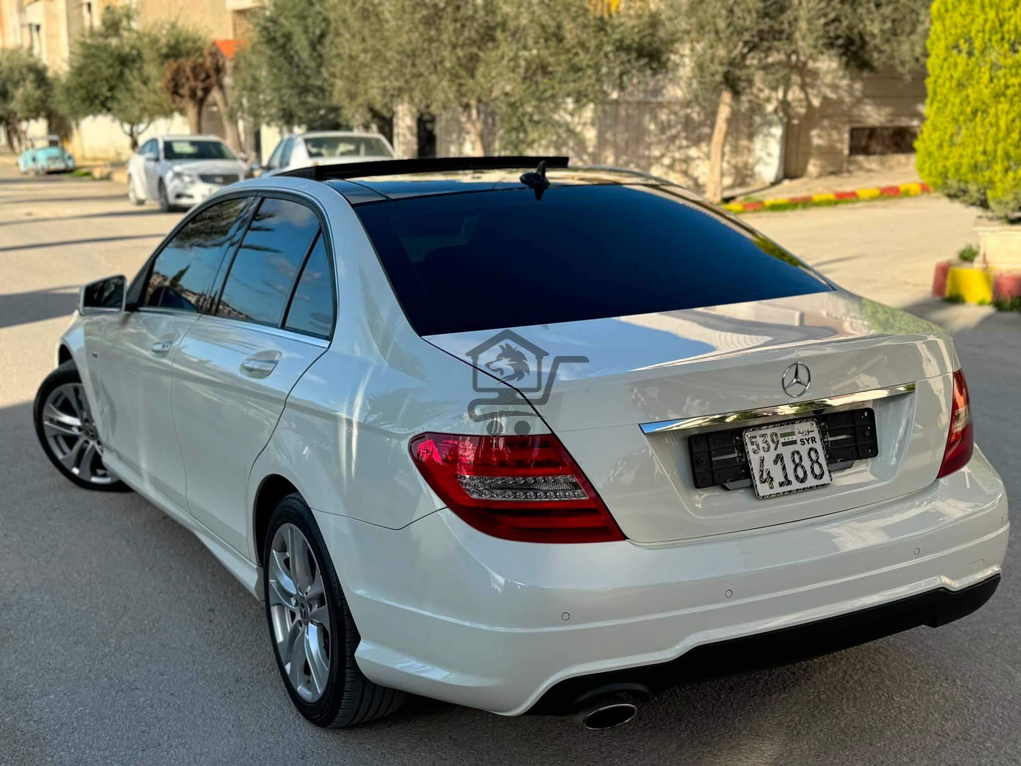Mercedes C200 2012 - الصورة 2