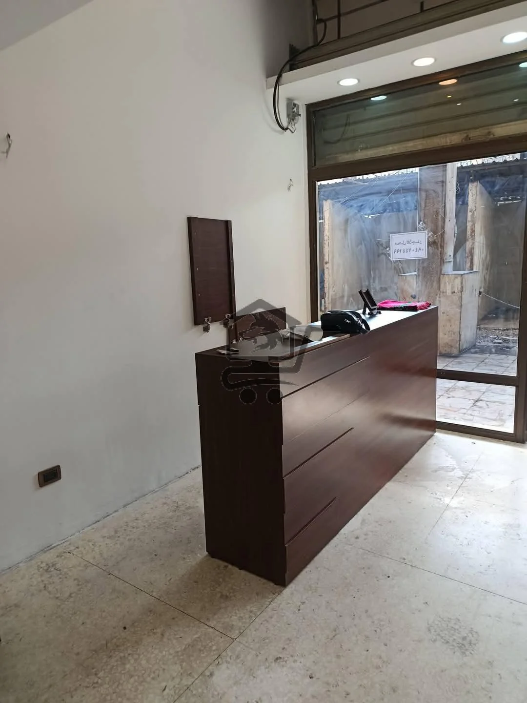 محل بكسوة جيدة وموقع مميز - الصورة 1