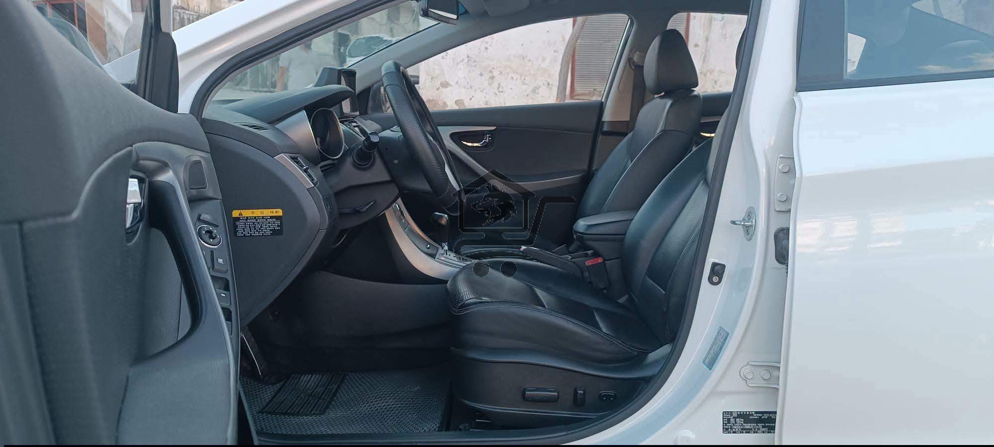 Hyundai Elantra 2011 - الصورة 5
