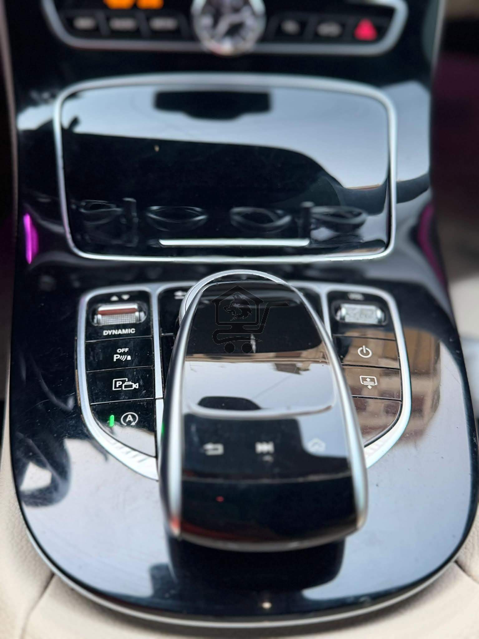 Mercedes-Benz E300 AMG - الصورة 9
