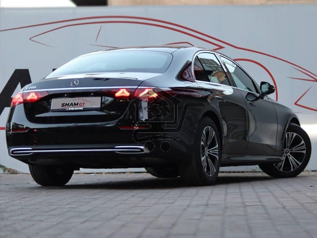 Mercedes-Benz E200 2025 - الصورة 2
