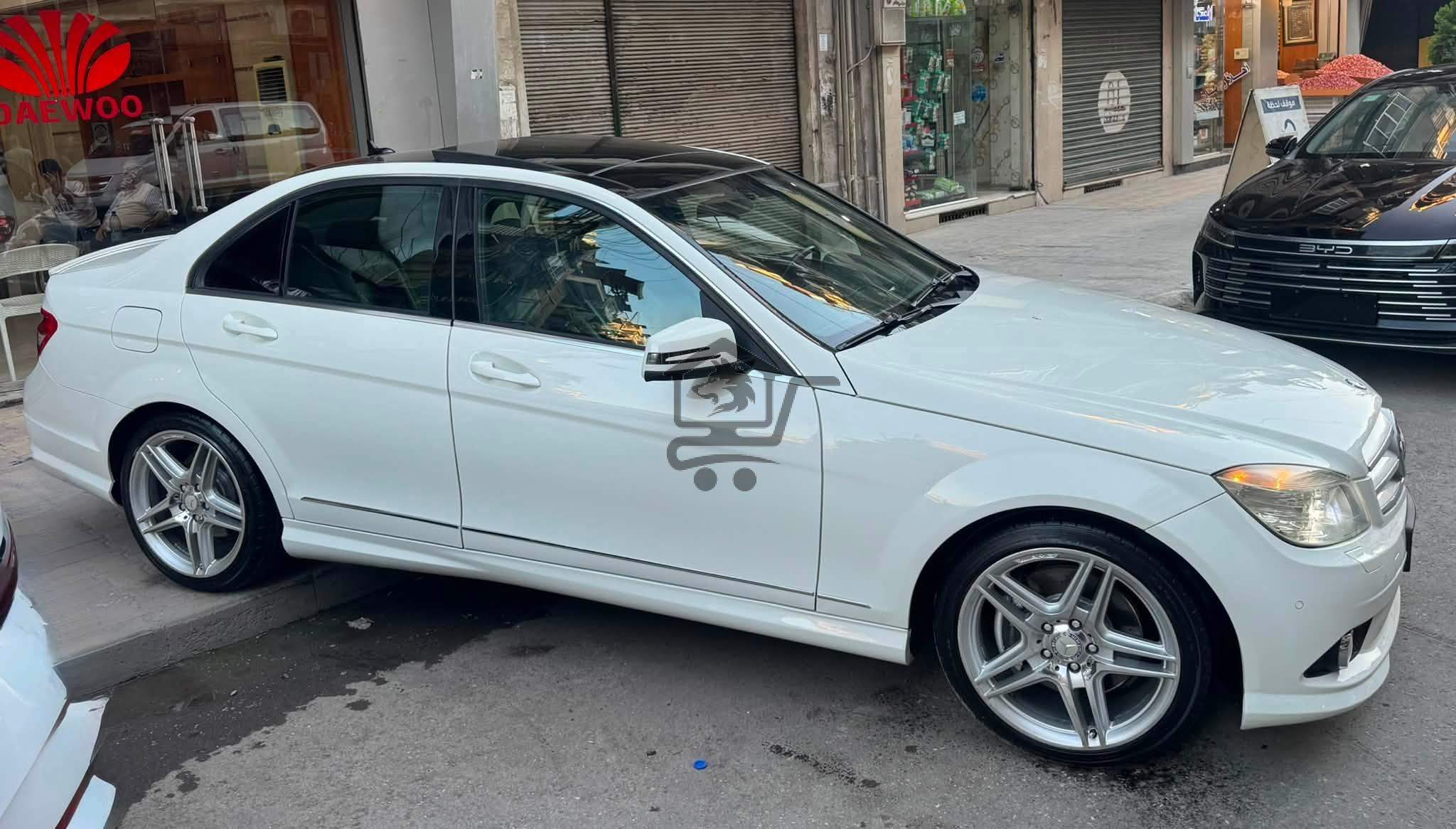 Mercedes-Benz C300 2011 - الصورة 3