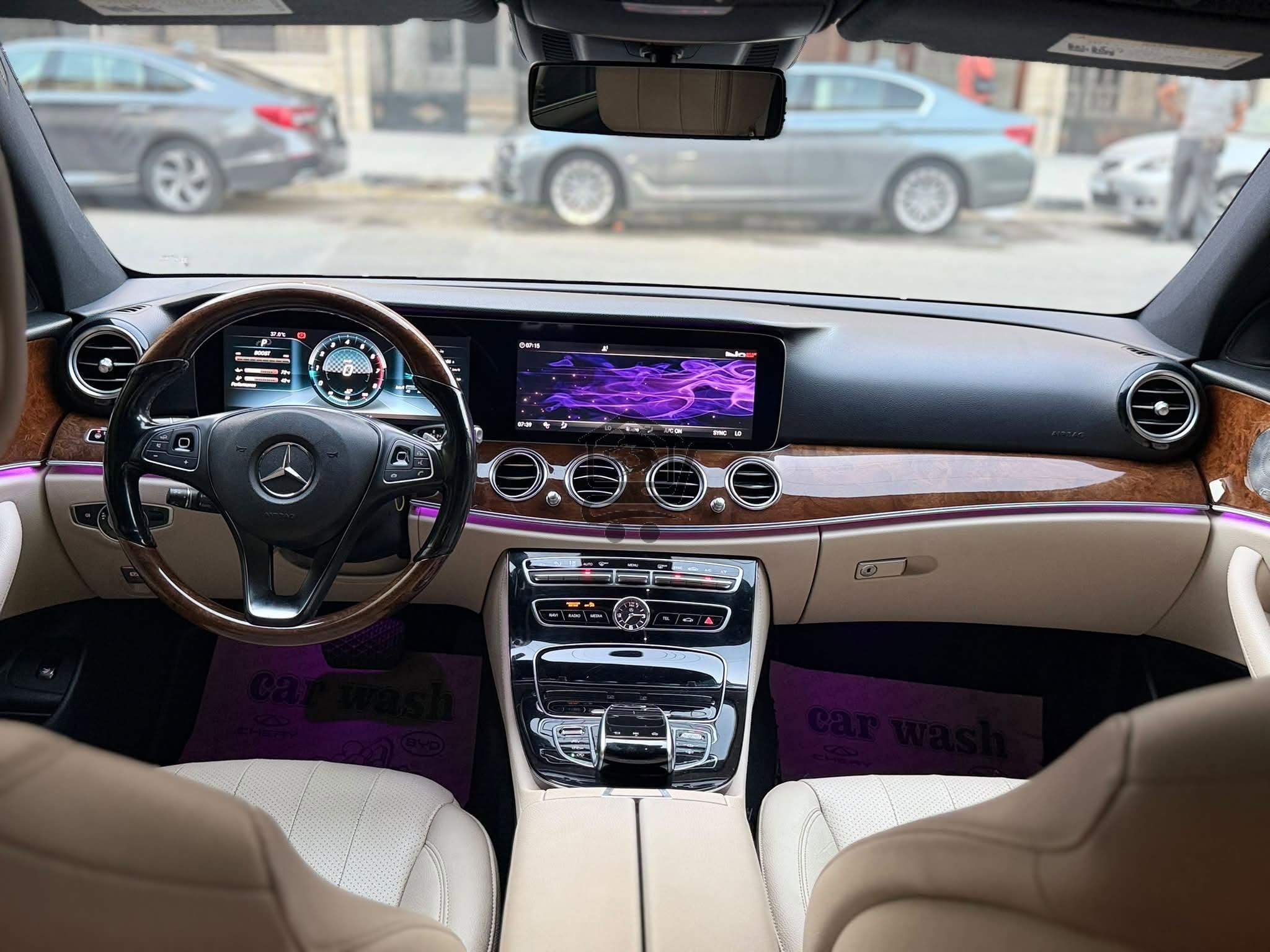 Mercedes-Benz E300 AMG - الصورة 6