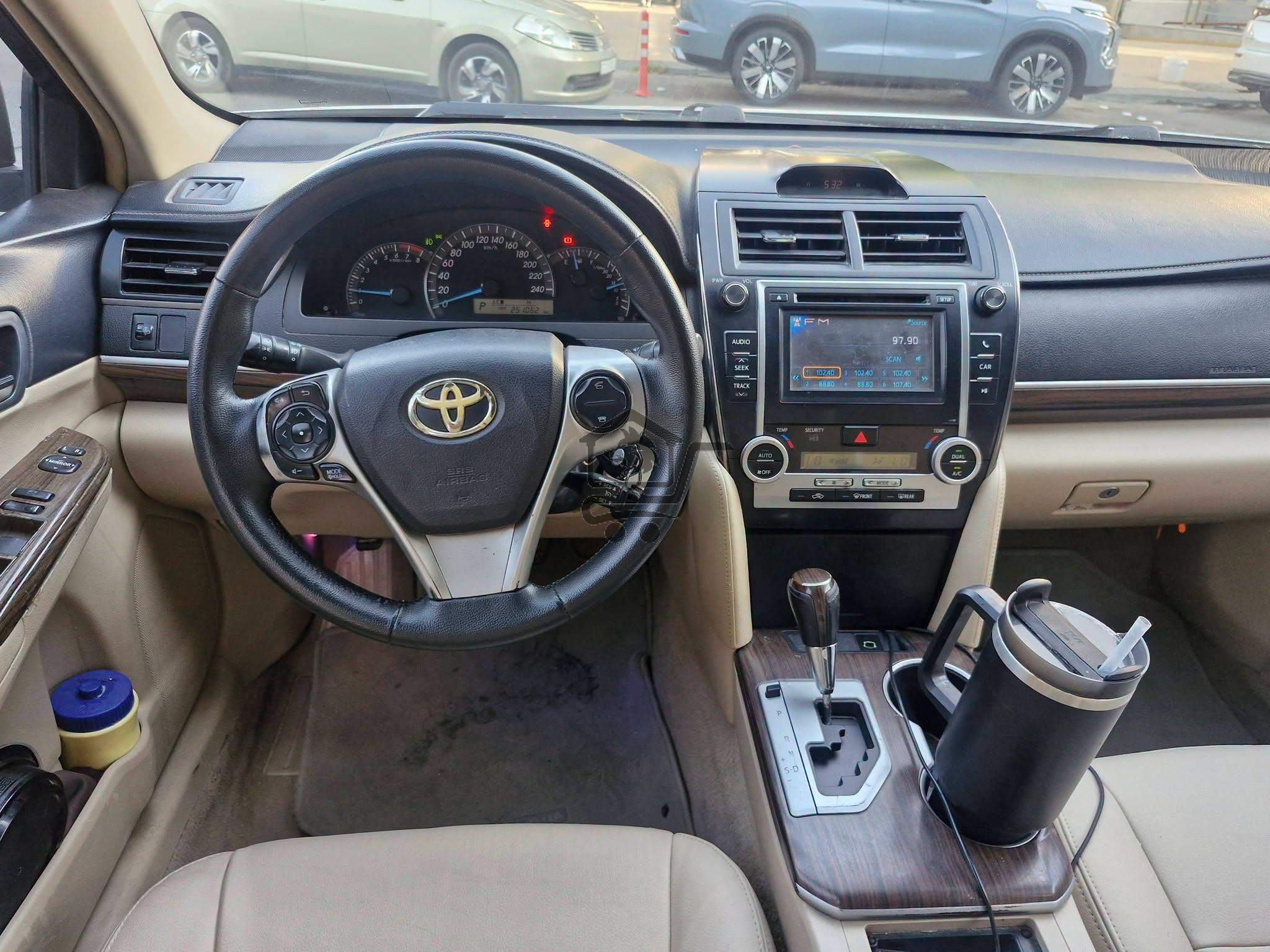 Toyota Camry 2012 - الصورة 6