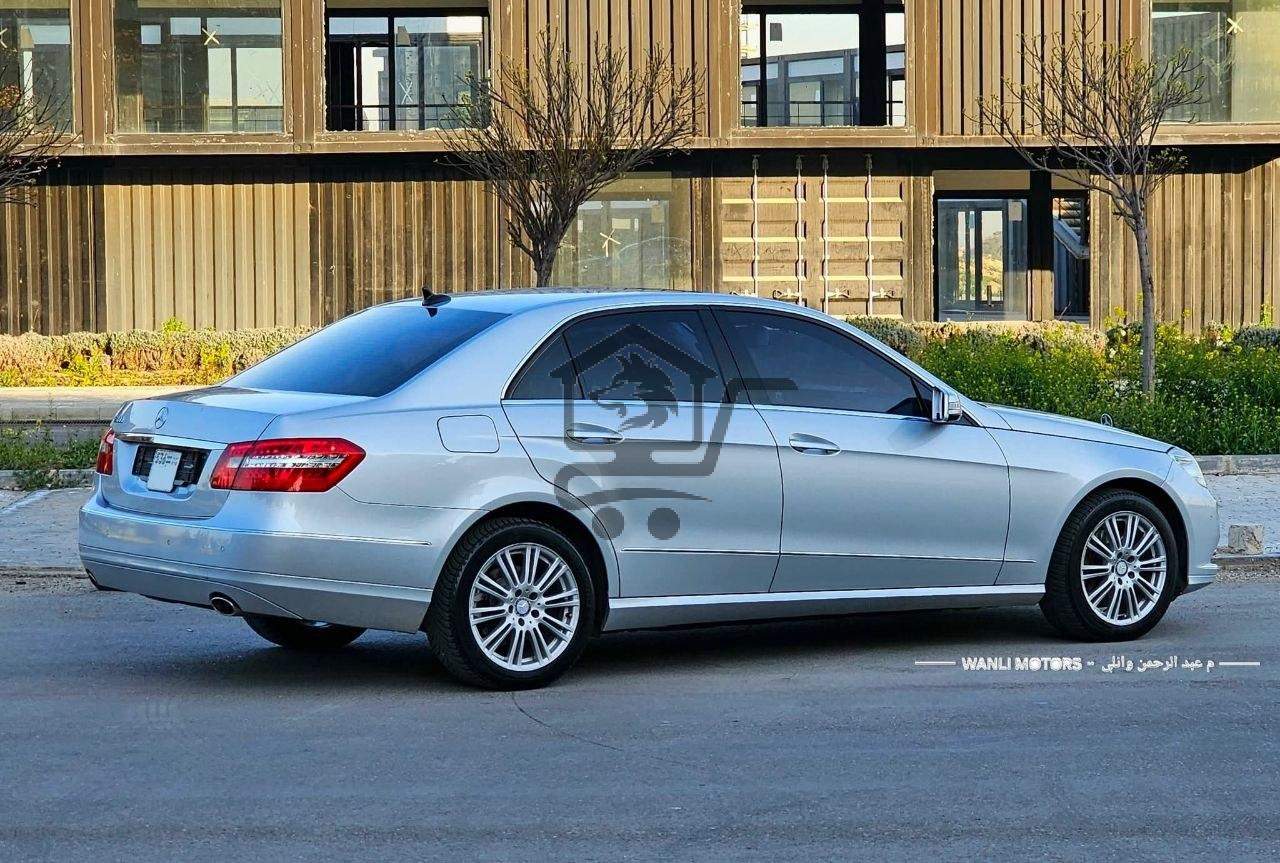 MERCEDES BENZ E300 - الصورة 4