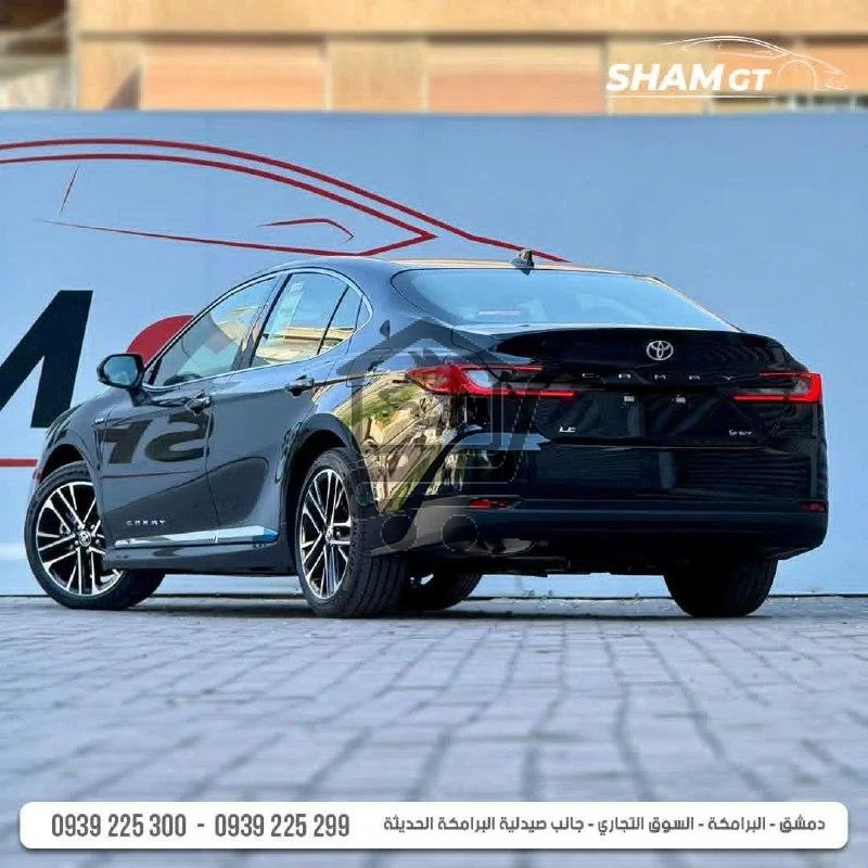 Toyota Camry Hybrid LE - الصورة 3