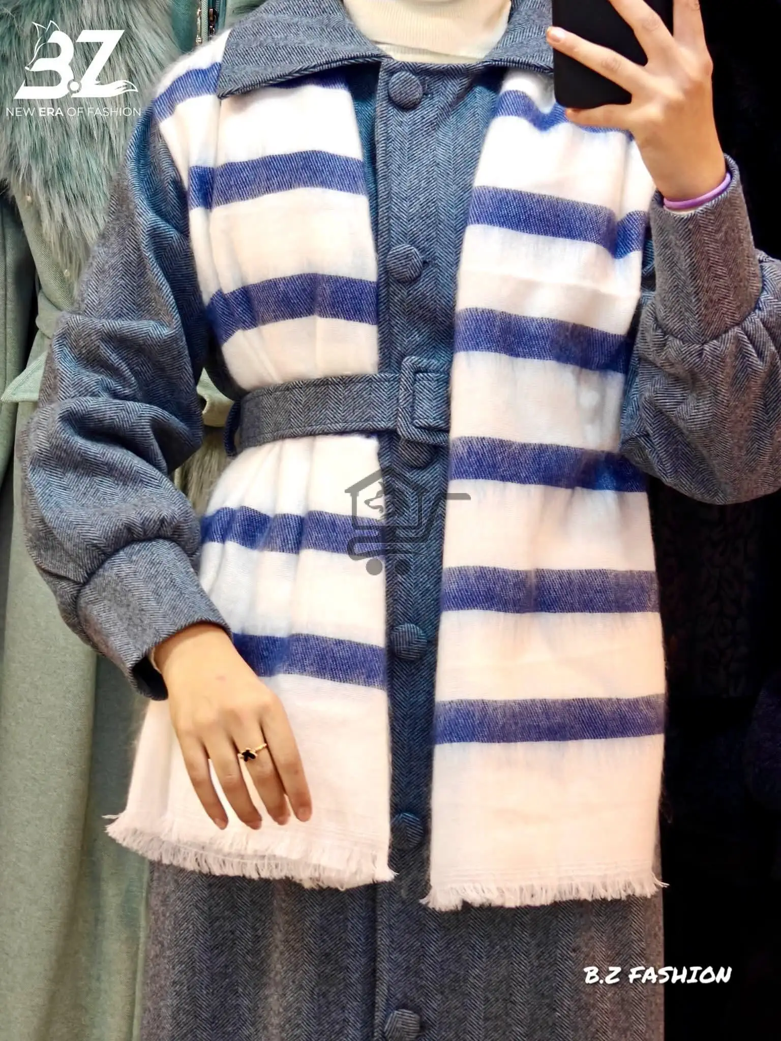 جاكيت جوخ مع سكارف - الصورة 3