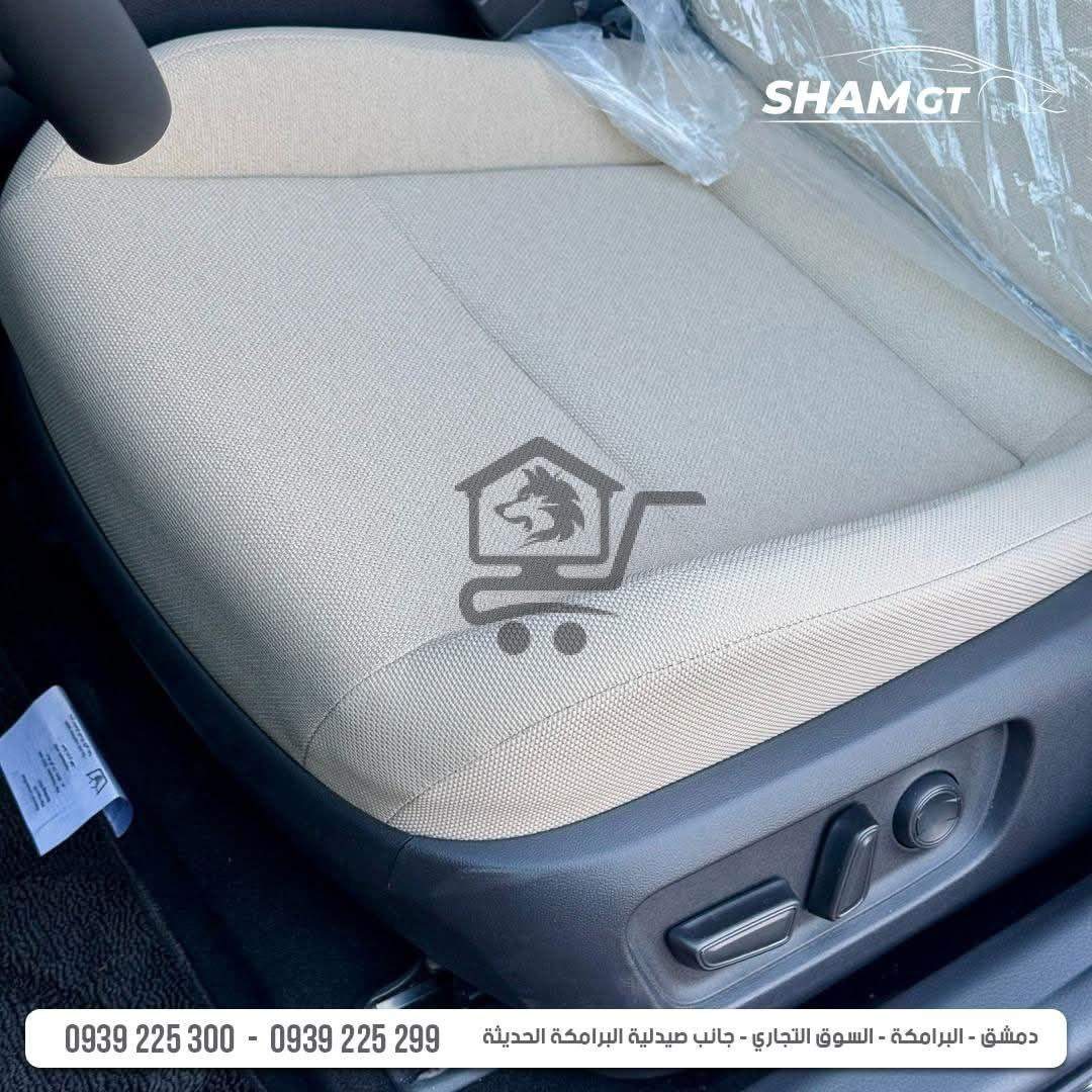 Toyota Camry Hybrid 2025 - الصورة 7