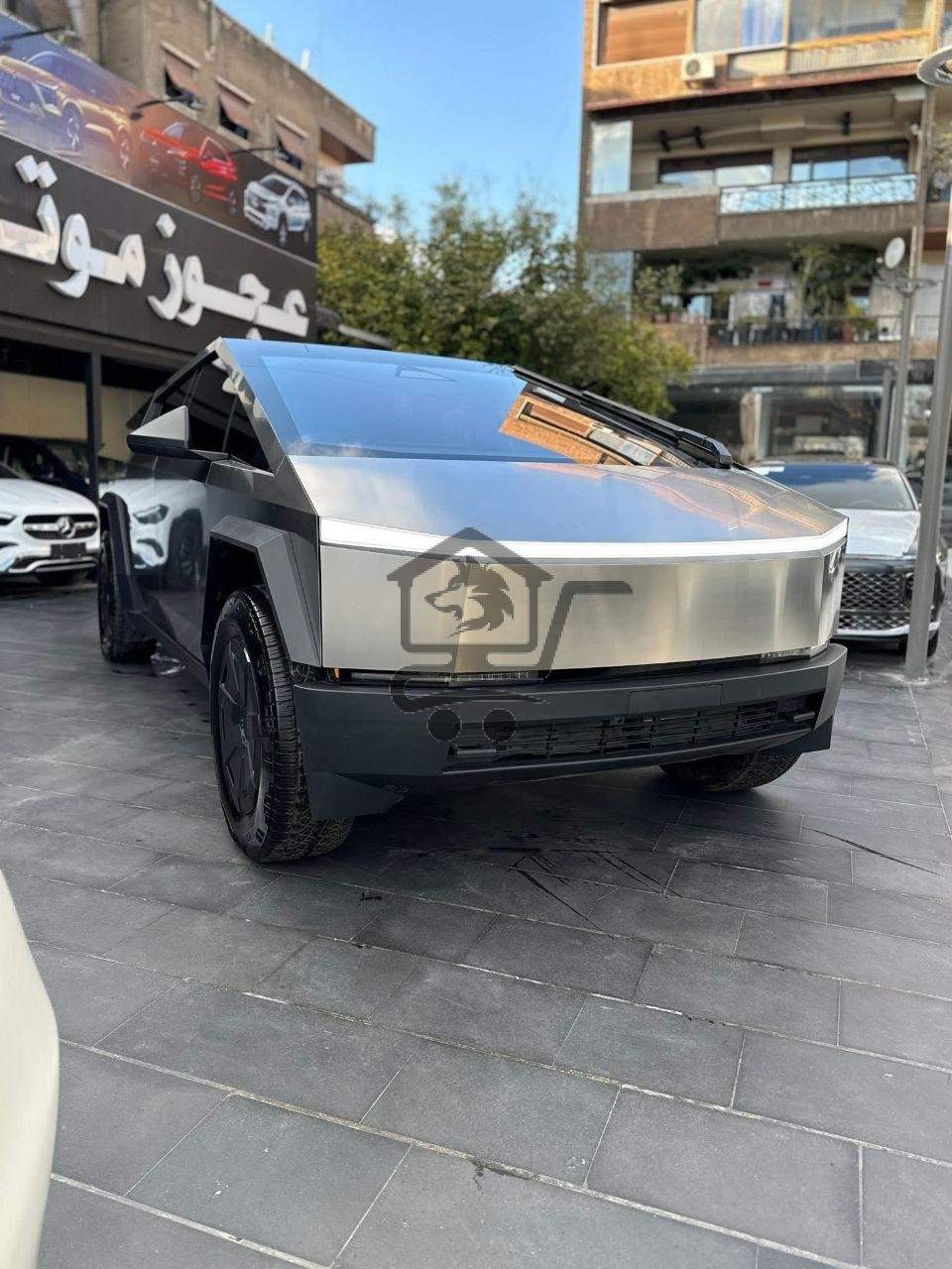 Tesla Cybertruck 2024 - الصورة 1