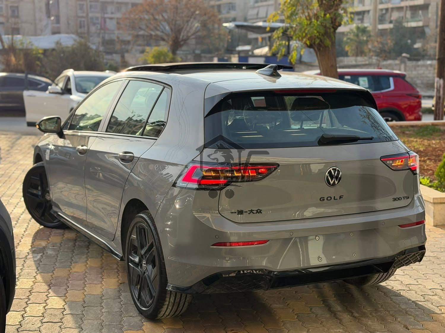 Volkswagen Golf R 2025 - الصورة 2