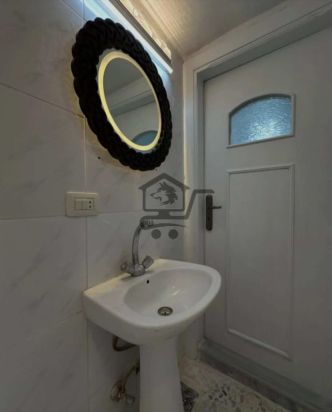 منزل للبيع بموقع استراتيجي وبسعر لقطة - الصورة 3