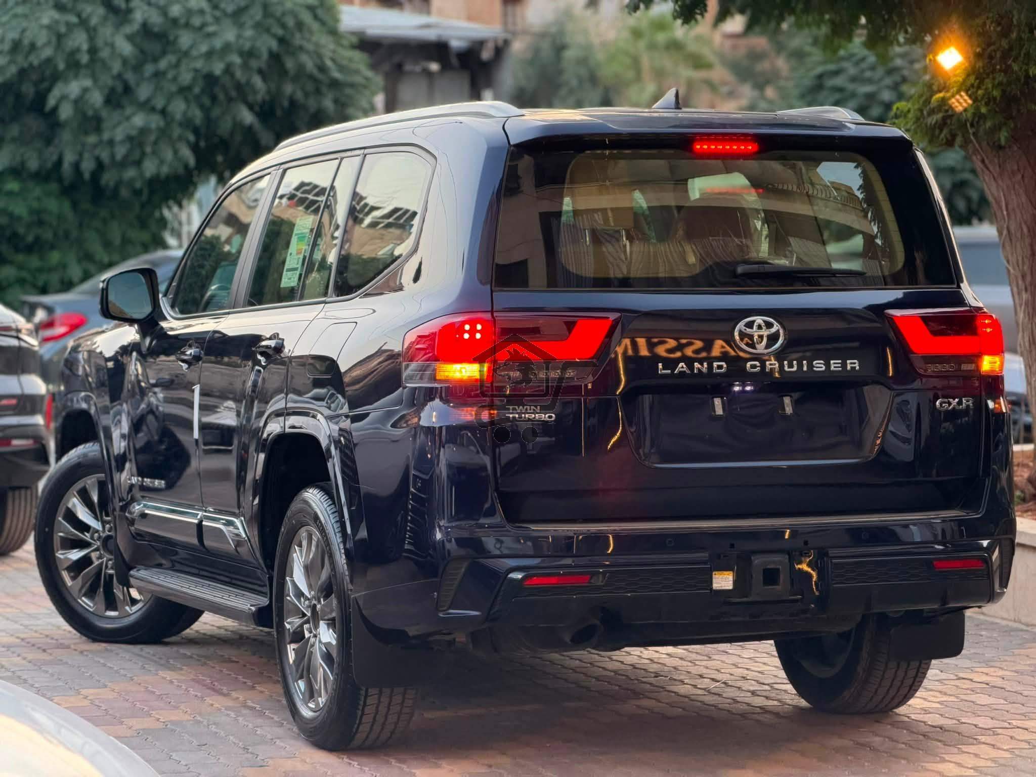 Toyota Land Cruiser GXR - الصورة 2