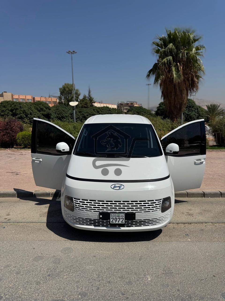 فان هيونداي ستاريا 2022 HTRAC - الصورة 2