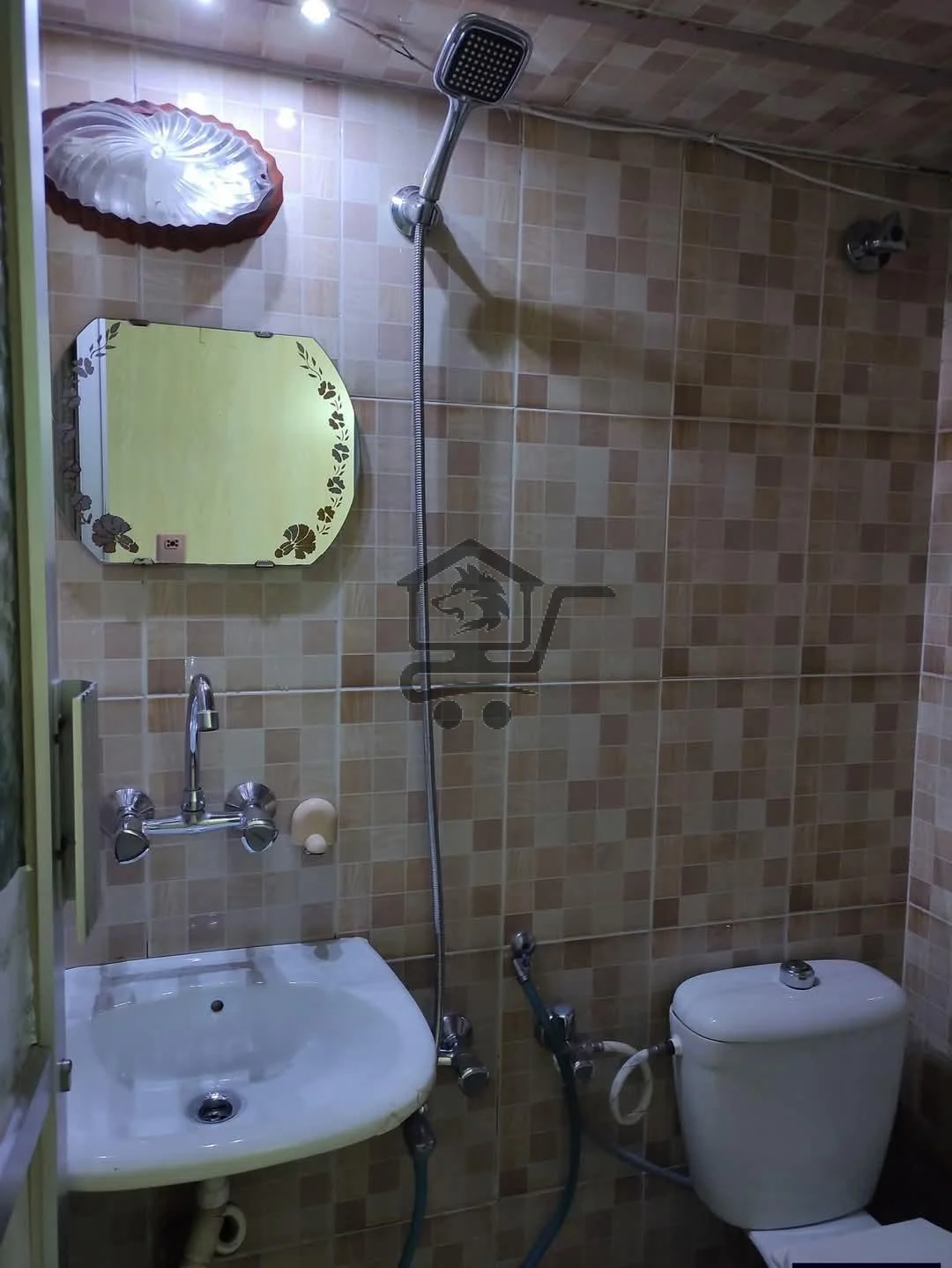 منزل عربي خمس غرف بدون فرش - الصورة 7