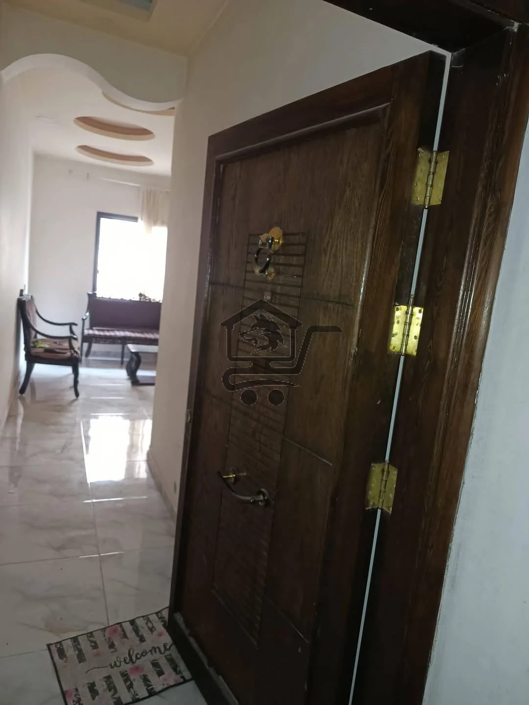 شقة بدون فرش بكسوة جيدة - الصورة 1