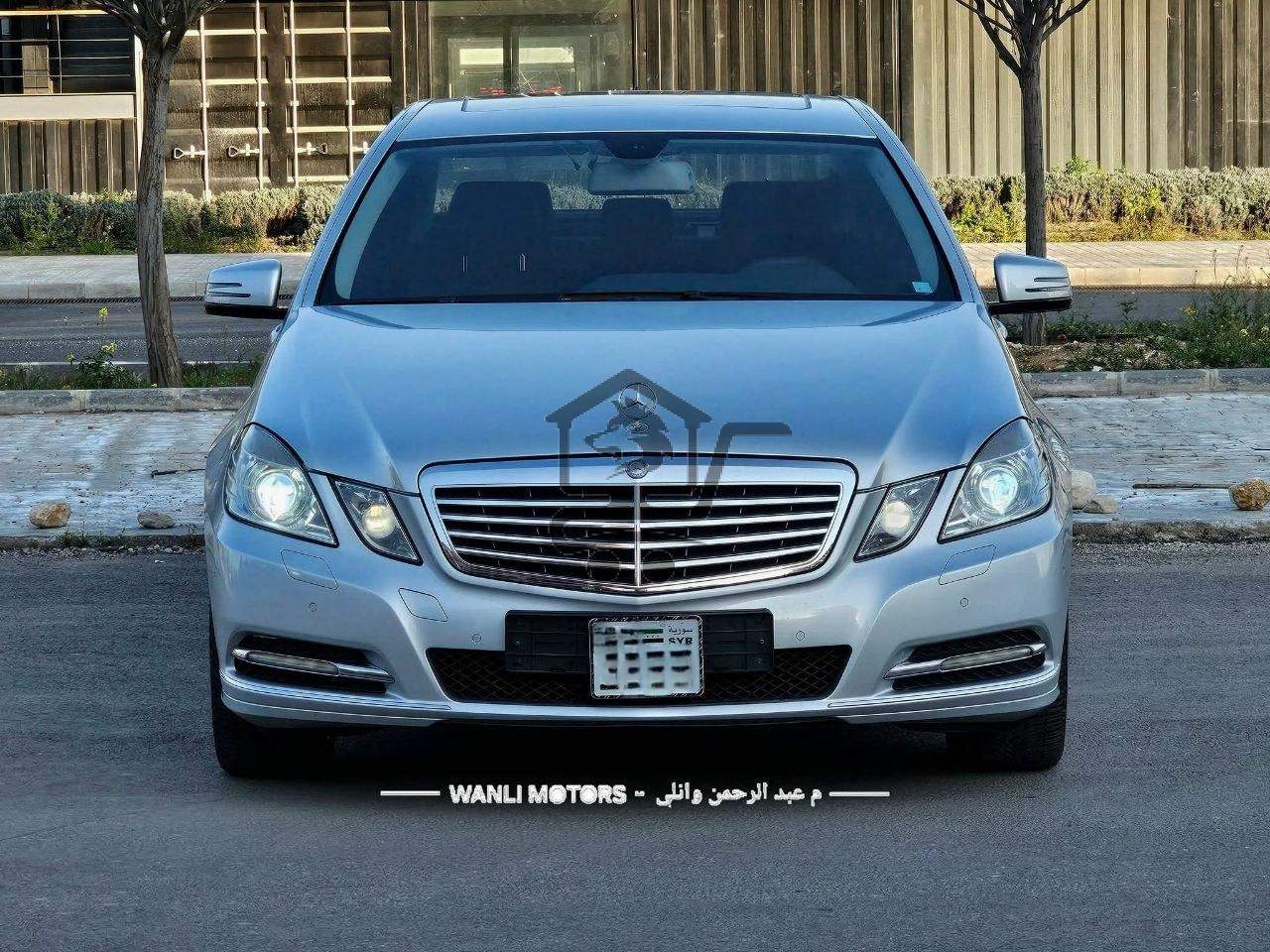 MERCEDES BENZ E300 - الصورة 1