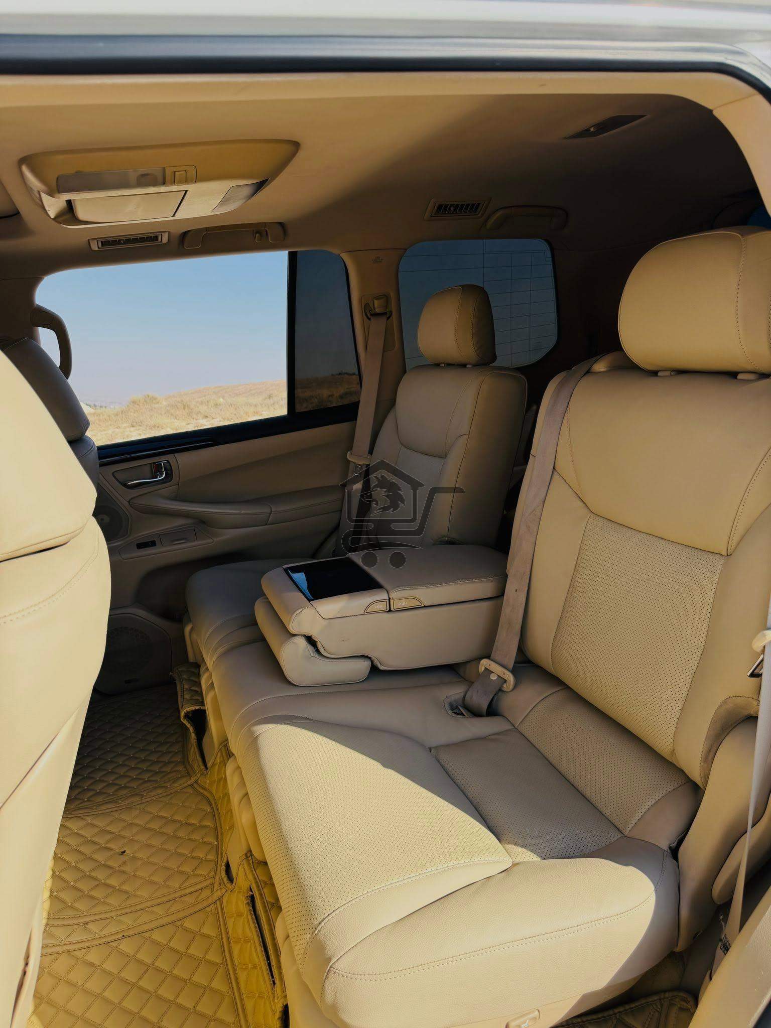 Lexus LX570 2011 - الصورة 9