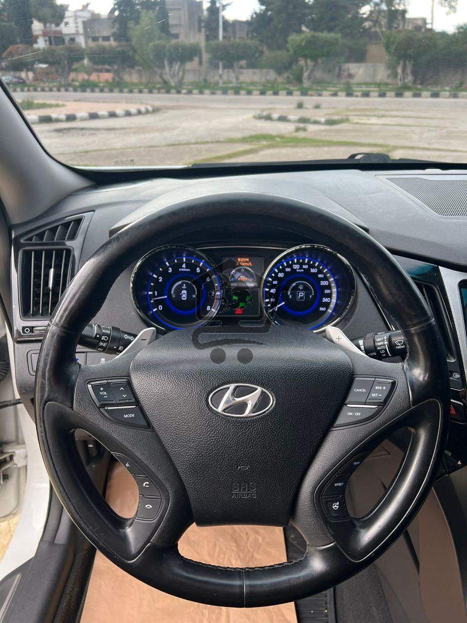 HUYNDAI SONATA 2011 - الصورة 9