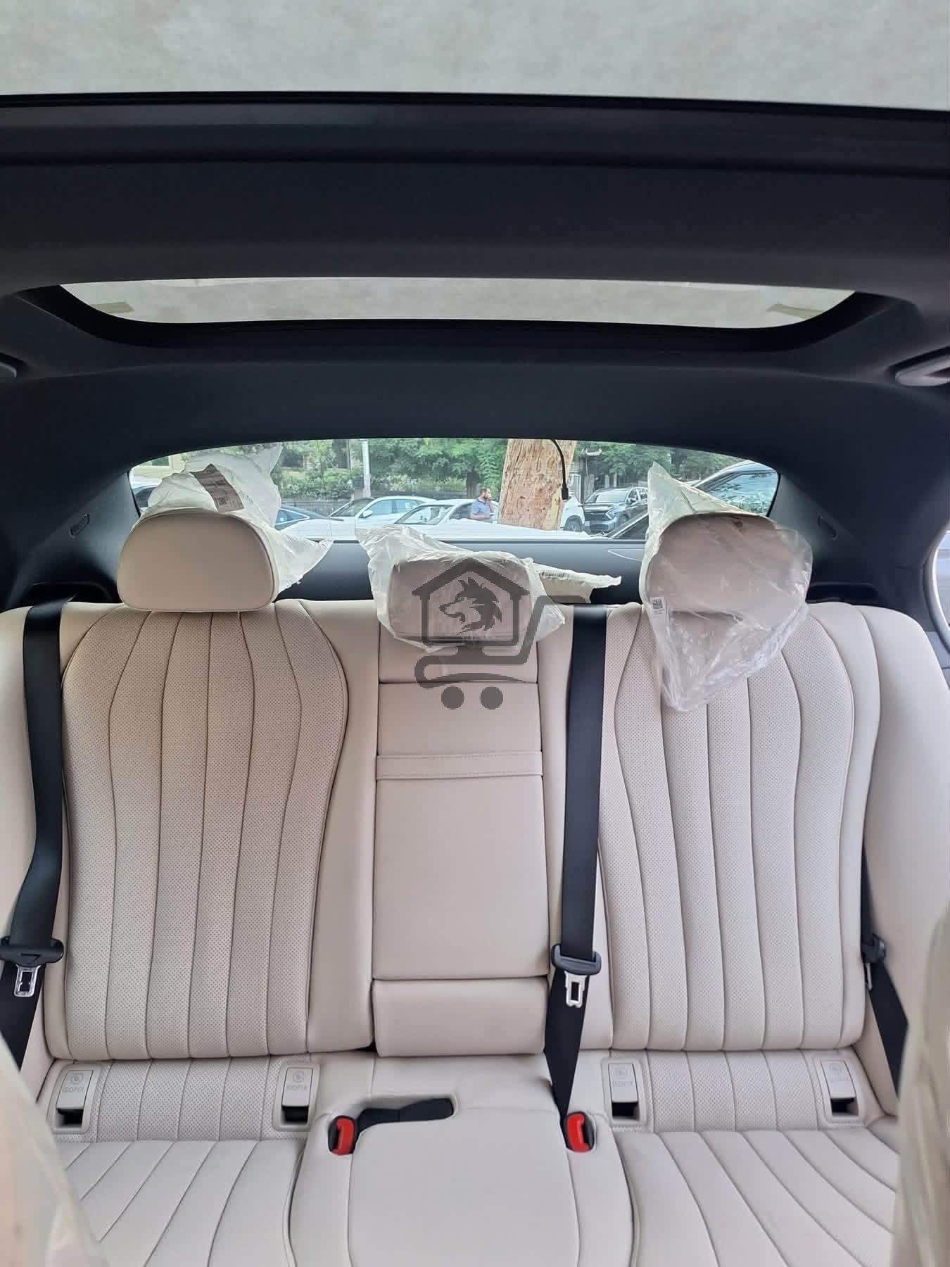 Mercedes E300 4Matic - الصورة 10