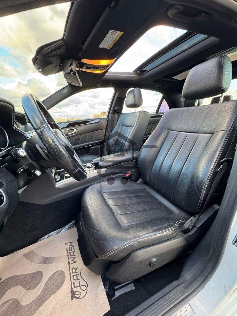 Mercedes-Benz E300 - الصورة 5