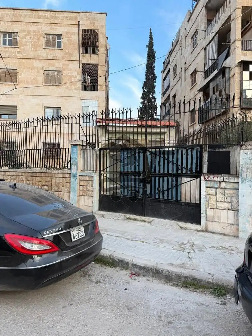 منزل مع محل تجاري - الصورة 2