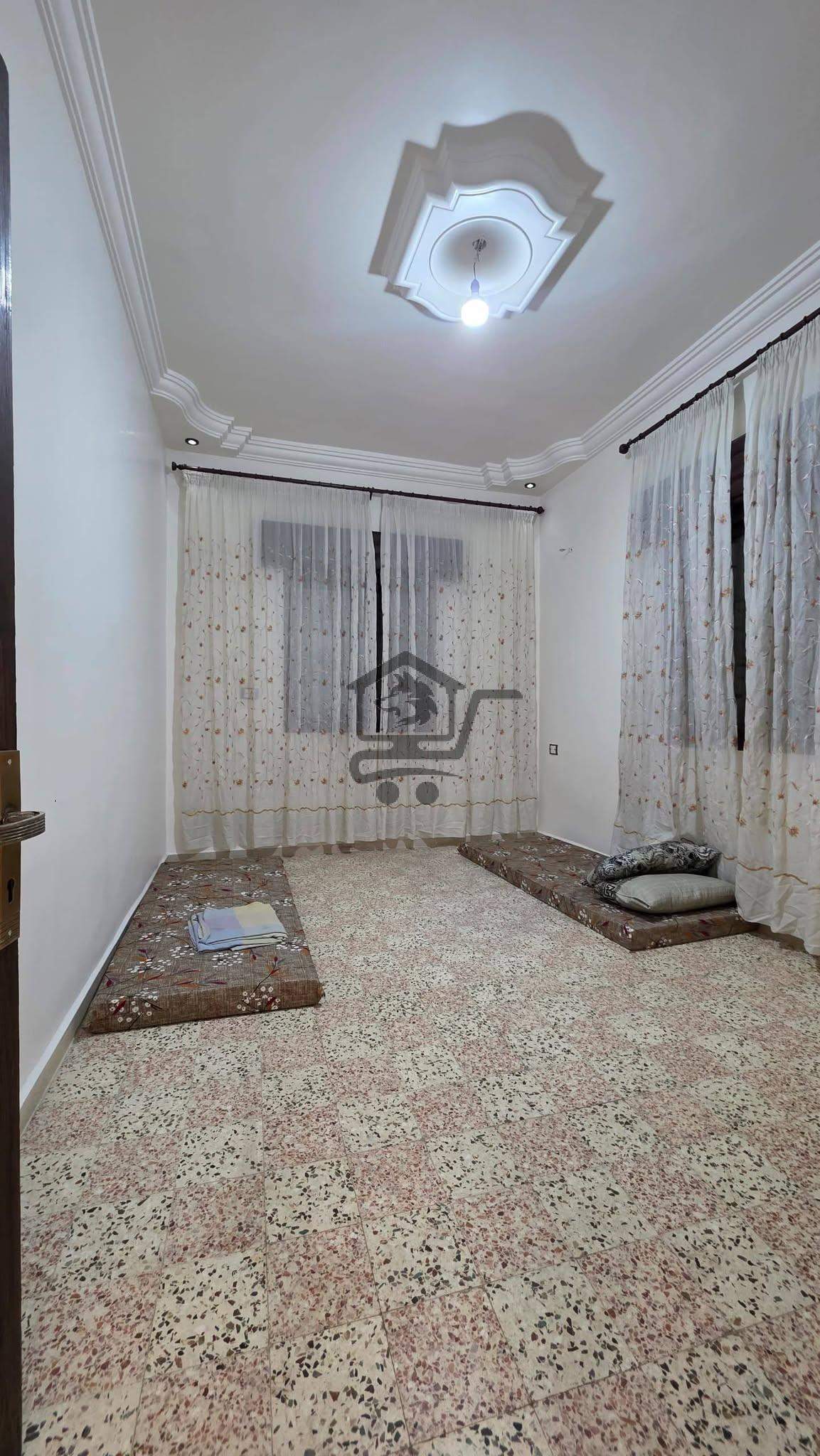 شقة بمساحة رائعة - الصورة 5