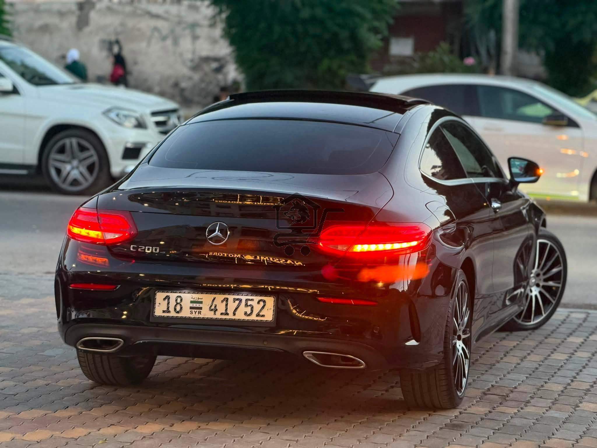 Mercedes-Benz C200 Coupe - الصورة 4