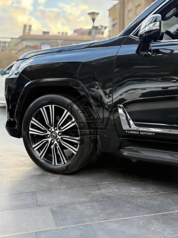 Lexus Lx 600 - الصورة 7