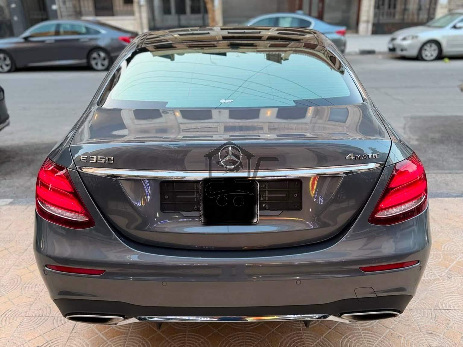 Mercedes-Benz E350 4Matic - الصورة 2