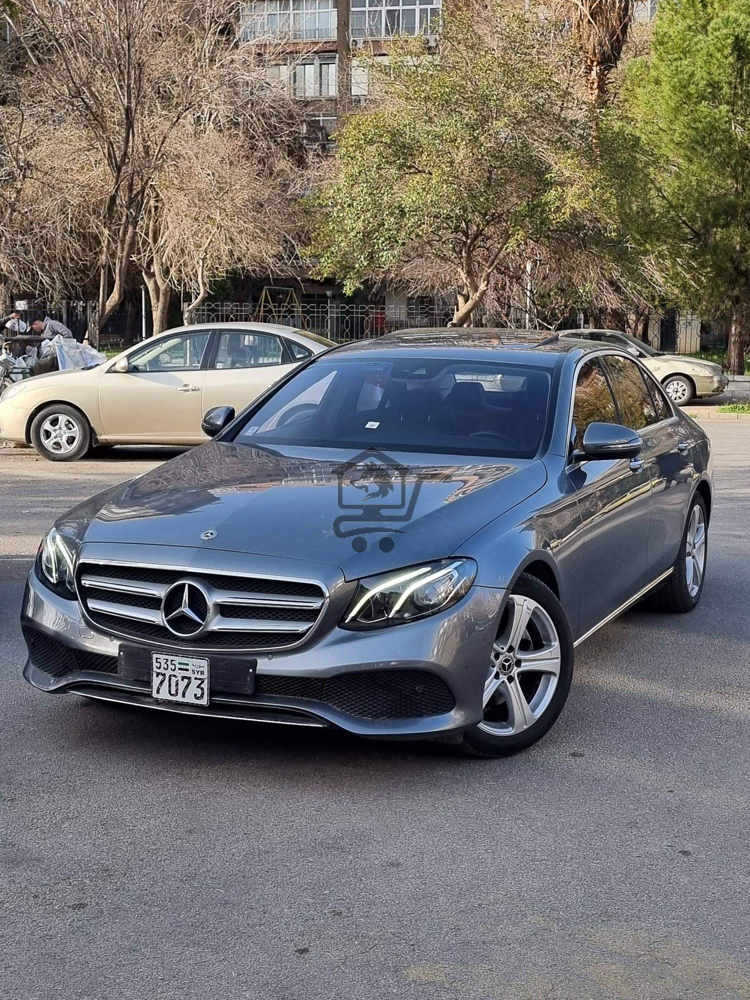 Mercedes-Benz E200 - الصورة 1