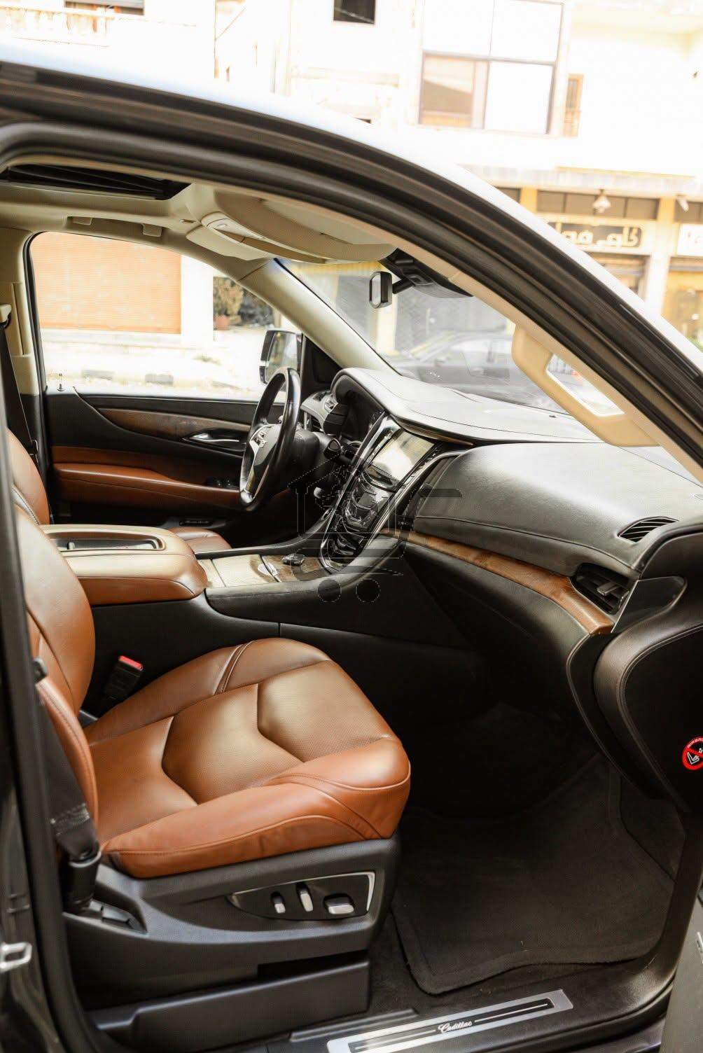 Cadillac Escalade ESV - الصورة 6