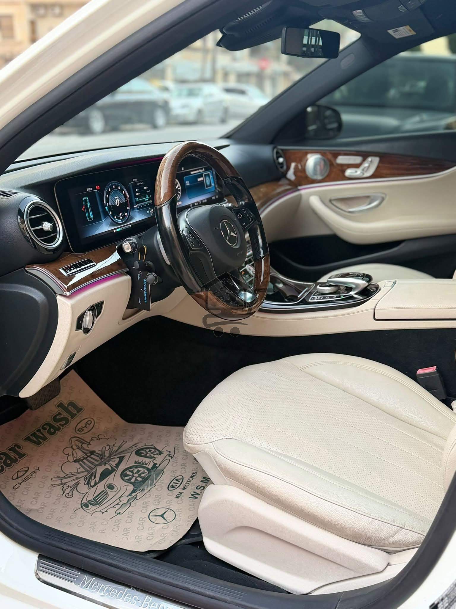 Mercedes-Benz E300 AMG - الصورة 5