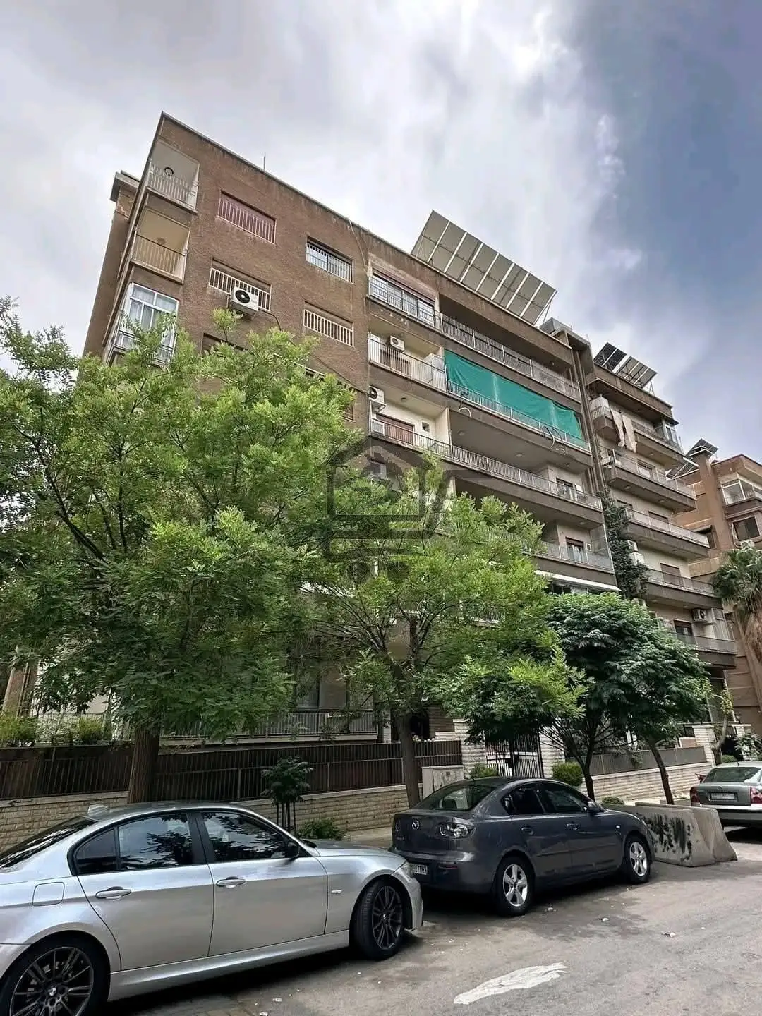 شقة ثلاث غرف بأفضل موقع - الصورة 1