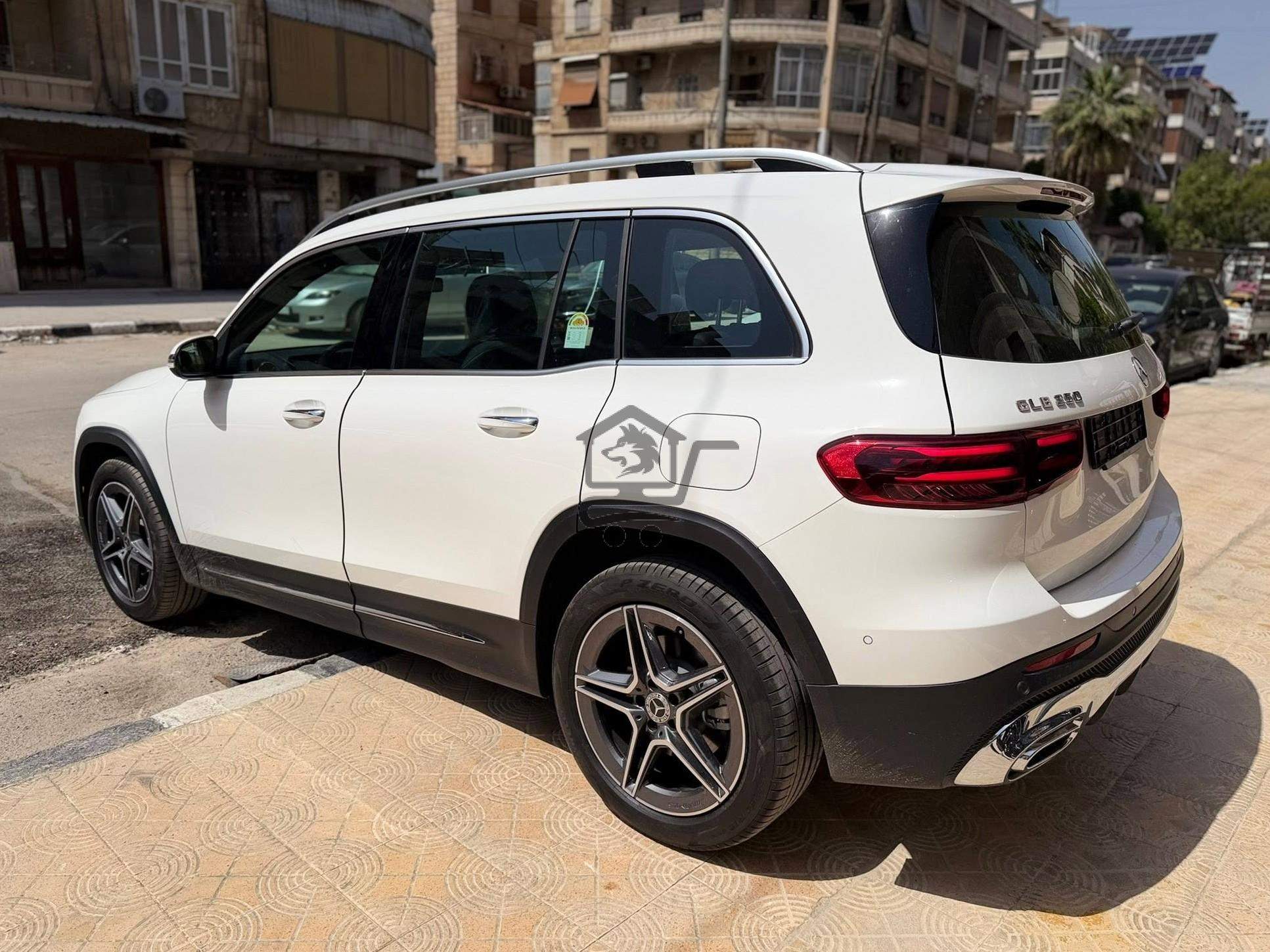 Mercedes-Benz GLB 250 - الصورة 4