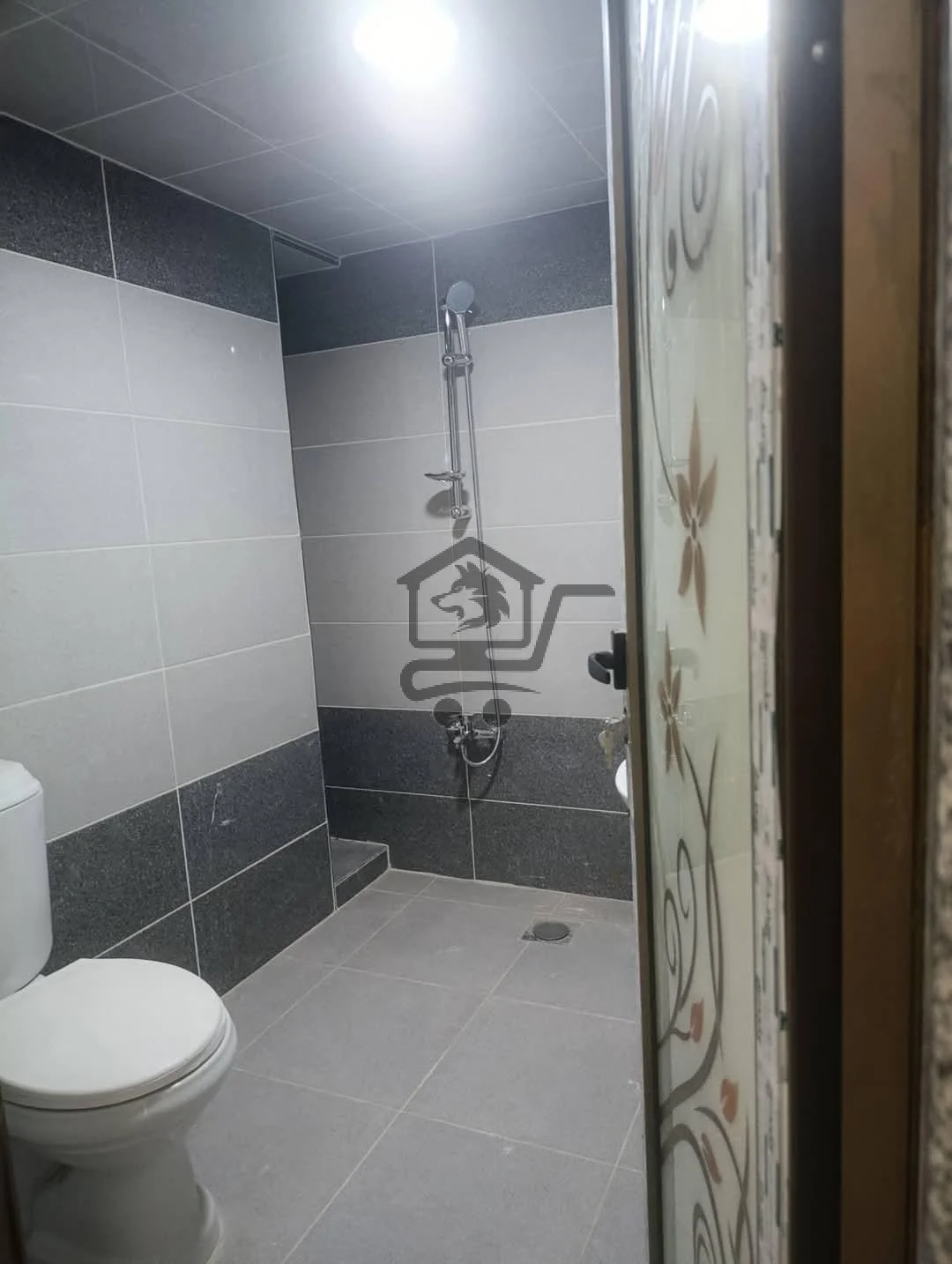 شقة  ثلاث غرف بكسوة عصرية - الصورة 2