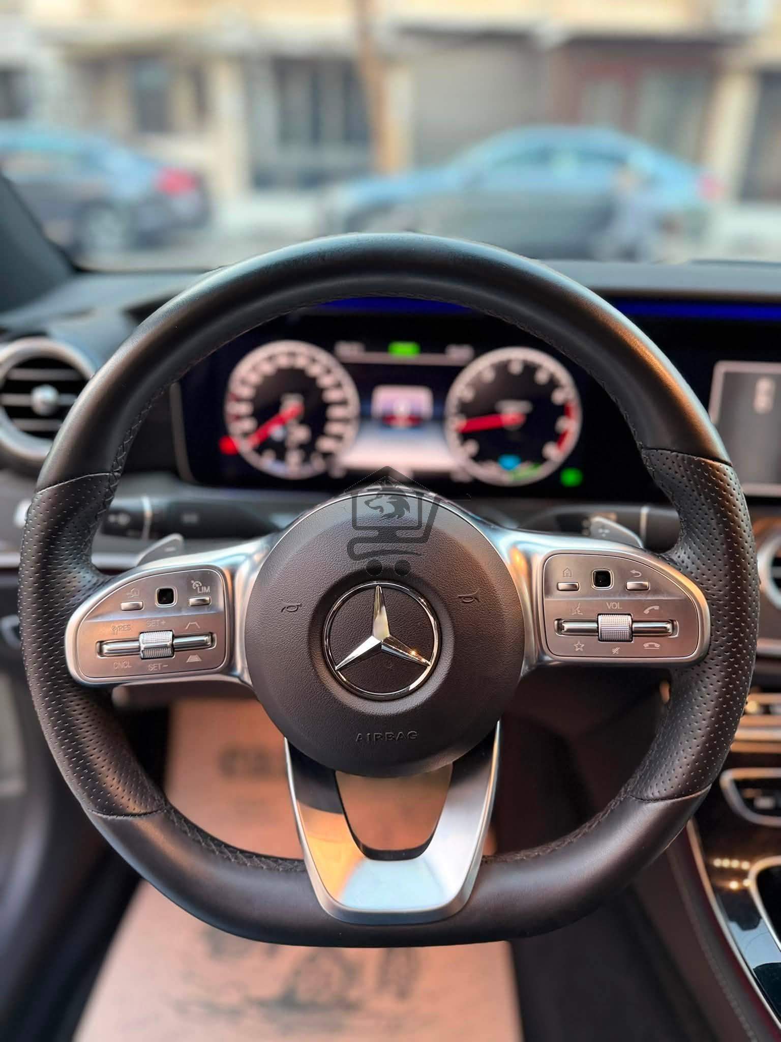 Mercedes-Benz E350 4Matic - الصورة 9