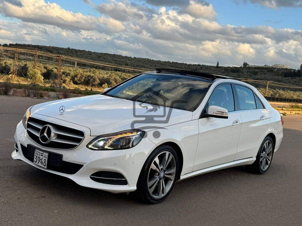 Mercedes-Benz E300 - الصورة 3