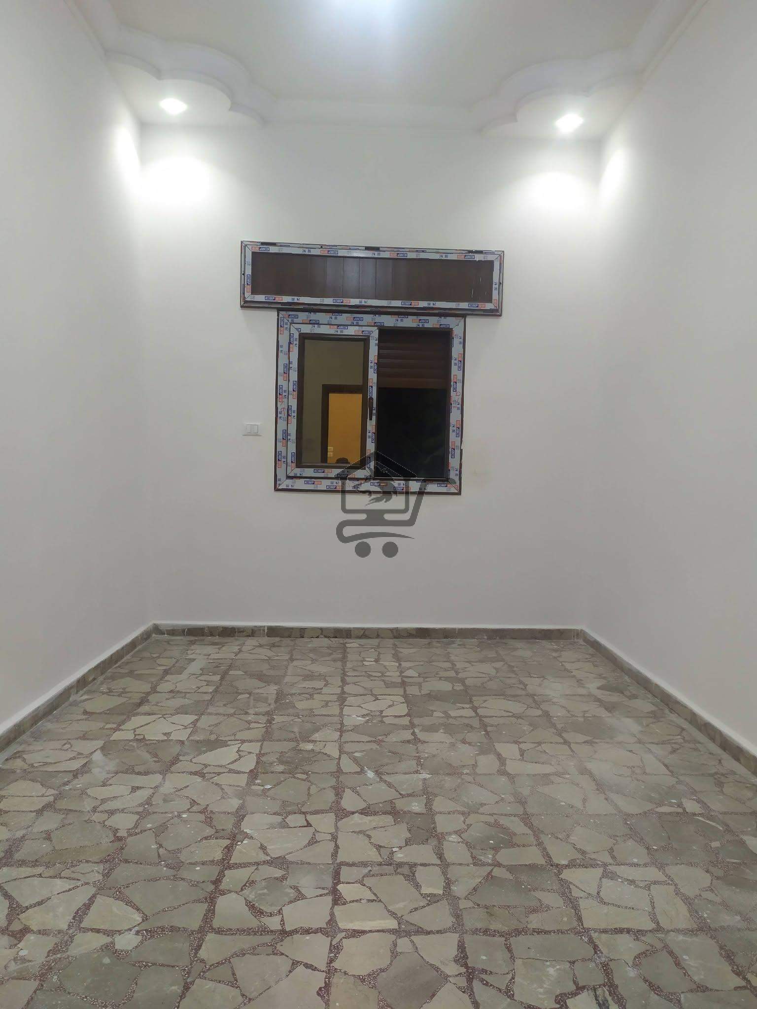 منزل بموقع حيوي - الصورة 1